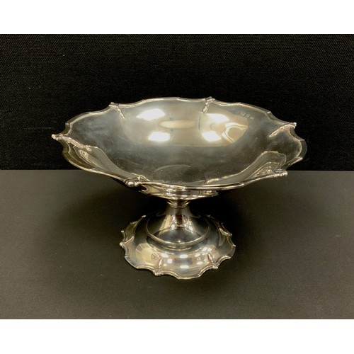 273 - A George V silver pedestal bowl, 12cm high, Birmingham 1929, 378.2 grams