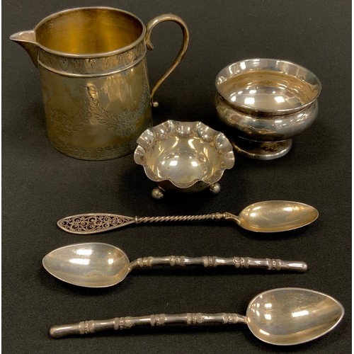 270 - Silver - George V silver cream jug, London, 1877, pair of Edward VII bamboo effect tea spoons, Sheff... 