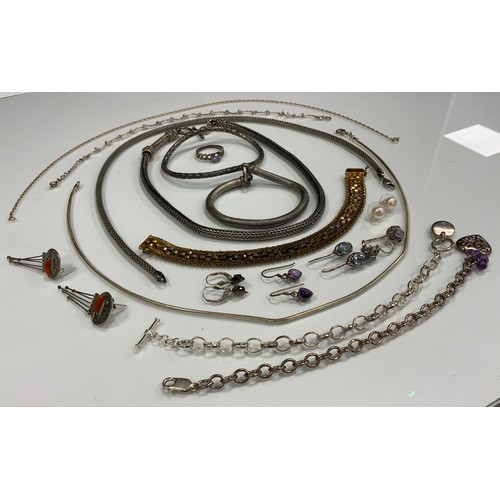 298 - Jewellery - a 9ct gold necklace, 2g;  925 silver QVC necklace, bracelet, etc earrings etc, other unm... 