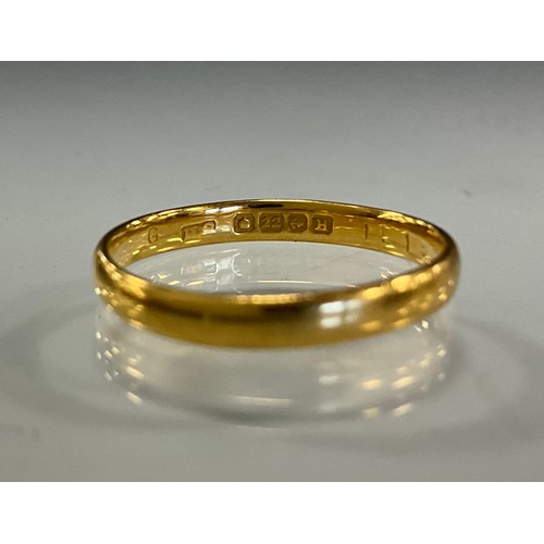 309 - A 22ct gold wedding band, size m, 2.1g