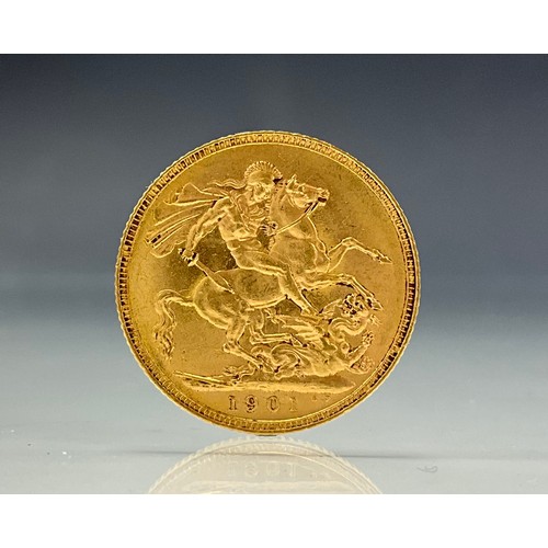 325 - A Victorian Sovereign, 1901, London mint, 8g