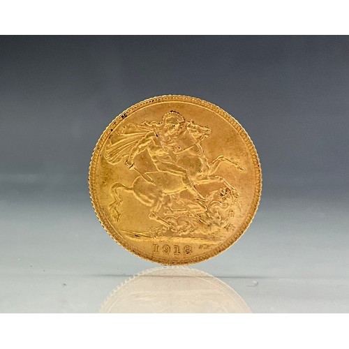 326 - A George V Sovereign, 1913, London mint, 8g