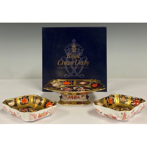 23 - A Royal Crown Derby 1128 Imari pattern dolphin tray, solid gold band, Collectors Guild exclusive, 13... 