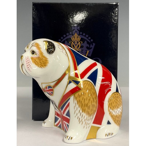 29 - A Royal Crown Derby paperweight, The British Bulldog, gold stopper, boxed