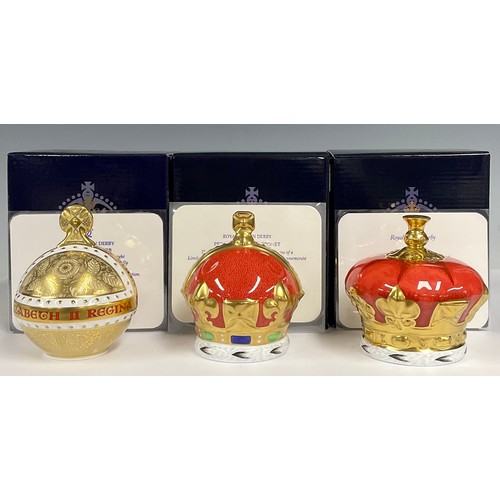 27 - A Royal Crown Derby paperweight, Prince of Wales Coronet, limited edition 142/950, gold stopper, cer... 