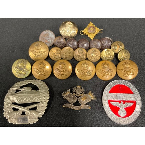 95 - WW2 British RAF Buttons, single Army officers rank pip, WW1 lapel badge 