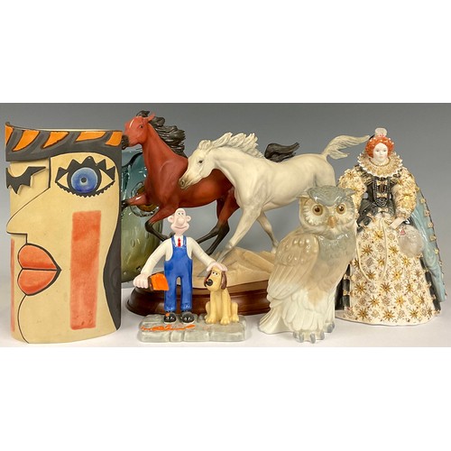 107 - A Royal Worcester porcelain figure, Queen Elizabeth I, limited edition 511/4,500; a Franklin Mint mo... 