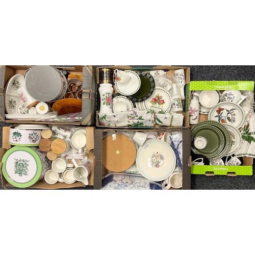 687 - Portmerion table ware inc Botannic Gardens, Totem, British Birds, etc, inc plates, bowls, mugs and c... 