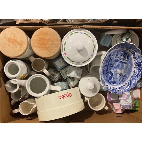 697 - A quantity of dinner and table ware, including Portmeirion, Royal Worcester, Aynsley, Royal Doulton,... 