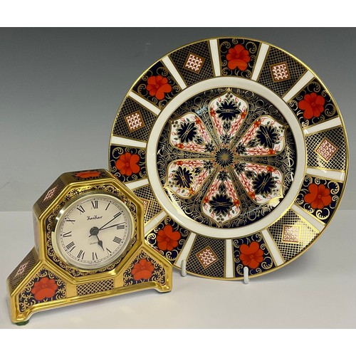 16 - A Royal Crown Derby 1128 old Imari mantel clock, Hanhart dial, 10cm x 13cm;  a 21.7cm diameter plate... 