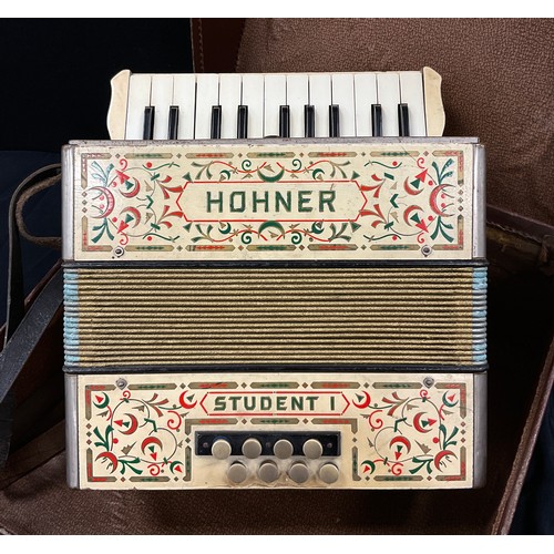 1471 - A small Hohner Student 1 accordion, 22 keys, cased