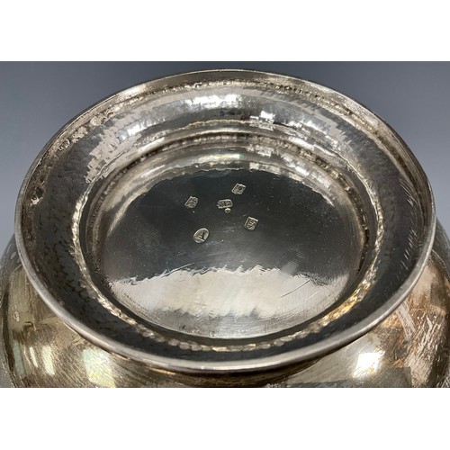 121 - A George IV Irish silver rose bowl, Stephen Bergin, Dublin 1821 plain body beneath beaded edge lip, ... 