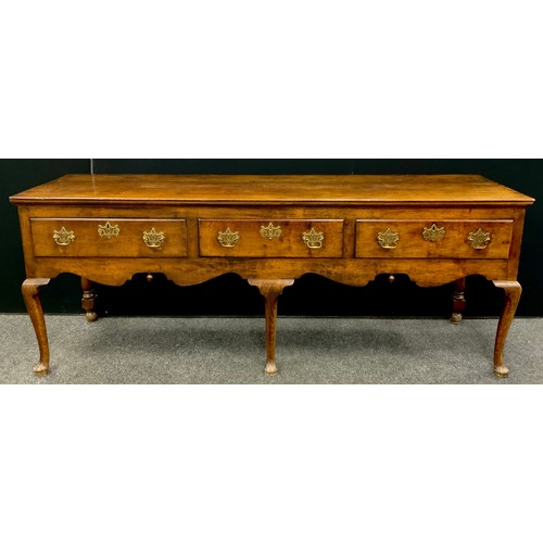 1781 - A George III oak low dresser , the slightly over-sailing quarter-sawn oak top, above three short dra... 