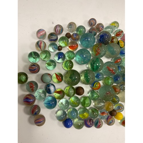 1360 - A collection of 19th century and later glass marbles, ranging from approx 24mm to 14mm diameters, in... 