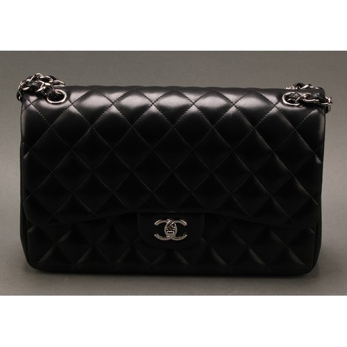 2014 - A Chanel quilted black leather Jumbo Classic handbag, interlacing double C monogram in silver, faste... 