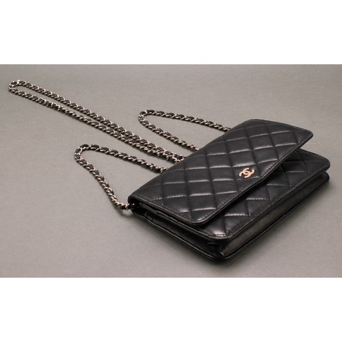 2016 - A Chanel quilted black leather wallet with chain, interlacing double C monogram in beige, silver cha... 