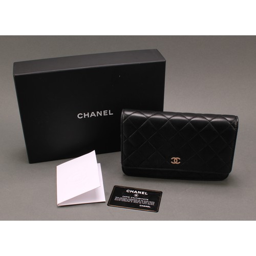 2016 - A Chanel quilted black leather wallet with chain, interlacing double C monogram in beige, silver cha... 