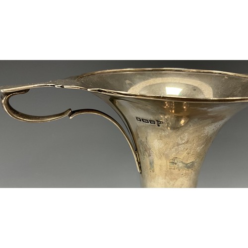 84 - A George V silver twin handled trumpet form bud vase, stepped foot, Walker & Hall, Sheffield 1914, 1... 