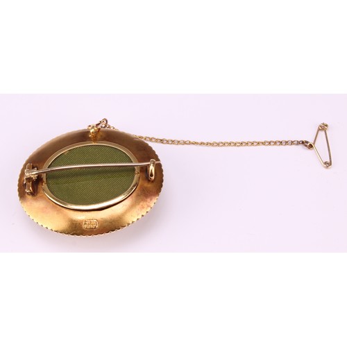 522 - A 19th century 18ct gold oval target brooch, marked 18, oval aperture to verso, 4.5cm, 16.7g, boxed