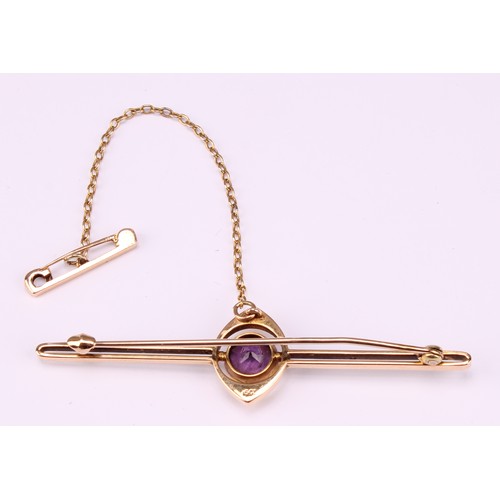 607 - A late 19th/early 20th century 15ct gold bar brooch, set with a single faceted circular amethyst, sa... 