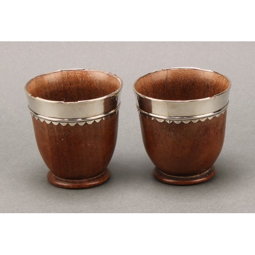 387 - A pair of George III silver mounted treen ale or wine cups, pendant rims, turned bases, 6.5cm high, ... 