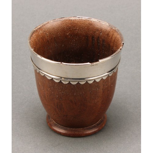 387 - A pair of George III silver mounted treen ale or wine cups, pendant rims, turned bases, 6.5cm high, ... 