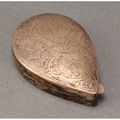 248 - An Egyptian silver leaf shaped box, hinged cover chased in the Islamic taste, 8cm long, 56g