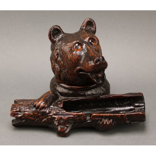 1553 - Treen - a 19th century Black Forest novelty inkstand, as a brown bear, glass eyes, 16cm high