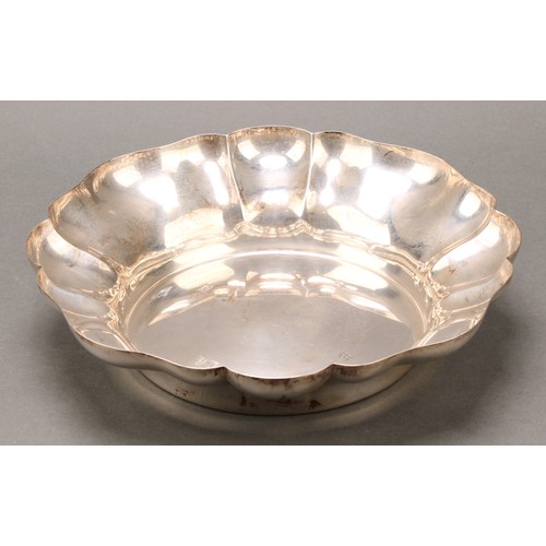 480 - An Elizabeth II silver lobed circular dish, 23.5cm wide, Barker Ellis Silver Co., Birmingham 1965, 4... 