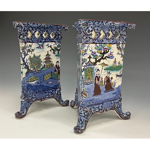 1262 - A pair of James Kent Ye Old Foley Fenton ware triangular vases, transfer printed in the Chinoiserie ... 