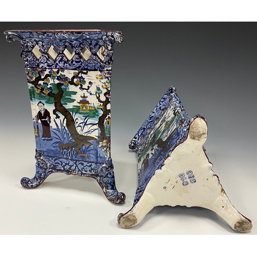 1262 - A pair of James Kent Ye Old Foley Fenton ware triangular vases, transfer printed in the Chinoiserie ... 