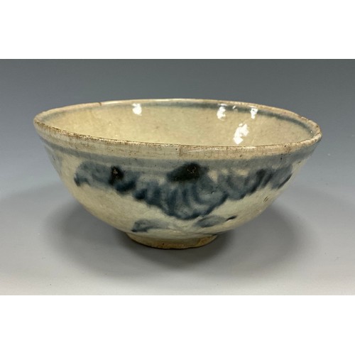 1386 - A Chinese blue and white rice bowl, possibly Kangxi period, painted to the exterior with blossoms am... 