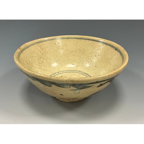 1386 - A Chinese blue and white rice bowl, possibly Kangxi period, painted to the exterior with blossoms am... 