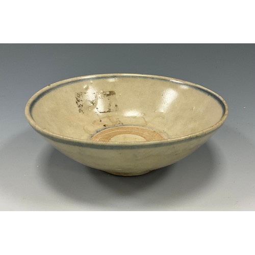 1386 - A Chinese blue and white rice bowl, possibly Kangxi period, painted to the exterior with blossoms am... 