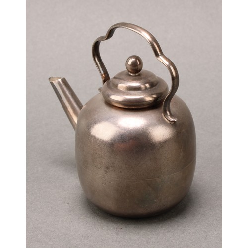 333 - An American silver novelty miniature kettle, 8cm high, Black, Starr & Frost, New York, c.1900