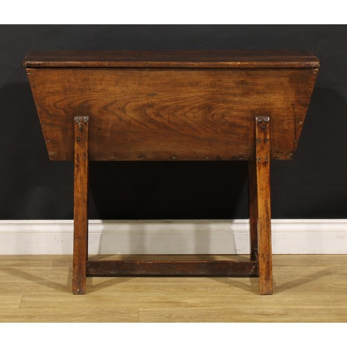 1731 - A George III elm dough bin, rectangular top, splayed legs, H-stretcher, 72cm high, 92cm wide, 44cm d... 