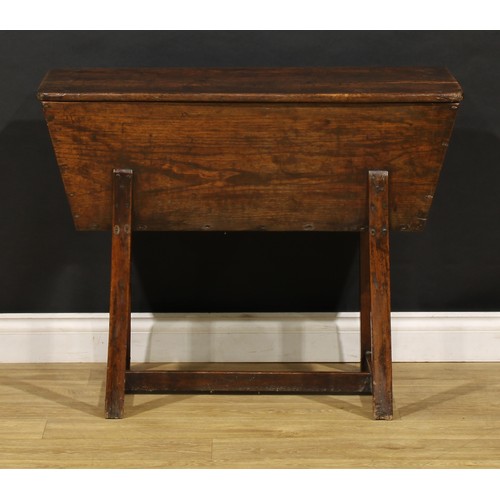 1731 - A George III elm dough bin, rectangular top, splayed legs, H-stretcher, 72cm high, 92cm wide, 44cm d... 