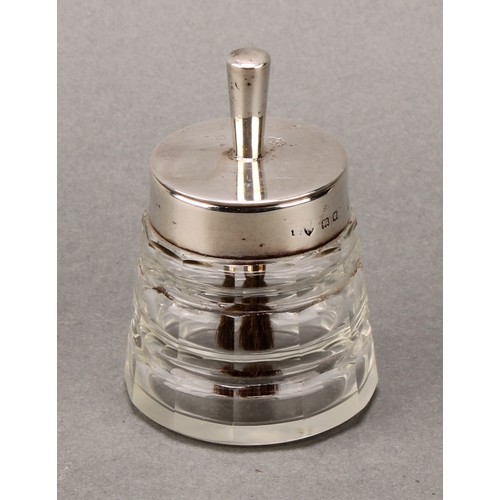 475 - An Edwardian silver mounted glue pot, the cover with integral brush, 8cm high, Mappin & Webb, London... 