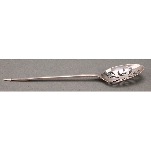 22 - A George II silver mote spoon, pierced bowl, pointed terminal, 13cm long, c.1735