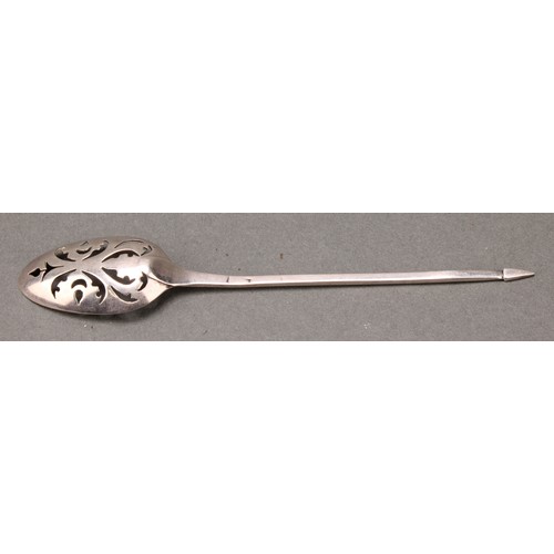 22 - A George II silver mote spoon, pierced bowl, pointed terminal, 13cm long, c.1735