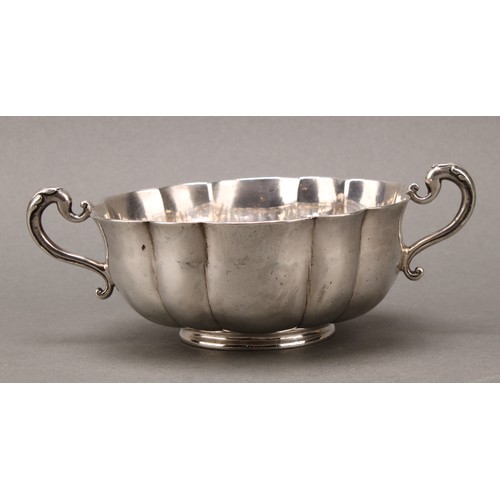 416 - A Spanish Colonial South American silver fluted two-handled bowl, the interior chased with a flower,... 