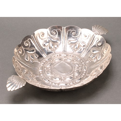 324 - A William & Mary silver sweetmeat dish, fluted and chased, scallop shell lug handles, 24.5cm wide ov... 