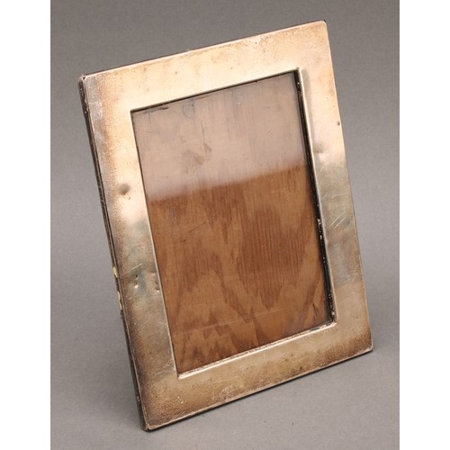 237 - An Edwardian silver rectangular easel photograph frame, quite plain, 18cm high, Henry Matthews, Birm... 