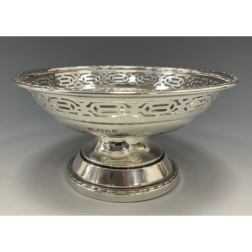 79 - A George V silver pedestal bonbon dish, pierced collar, 15.5cm diameter, William Comyns & Sons Ltd (... 