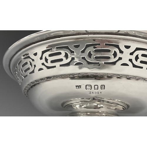 79 - A George V silver pedestal bonbon dish, pierced collar, 15.5cm diameter, William Comyns & Sons Ltd (... 