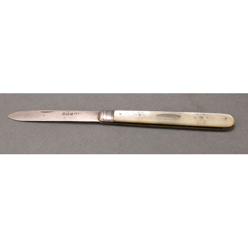 168 - A Victorian silver and mother of pearl folding pocket fruit knife, 8.5cm long (folded), Sheffield 18... 