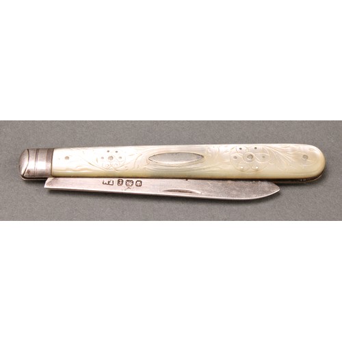 168 - A Victorian silver and mother of pearl folding pocket fruit knife, 8.5cm long (folded), Sheffield 18... 