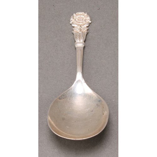 358 - A George III style silver caddy spoon, the bowl chased with fruiting foliage, 9.5cm long, Birmingham... 