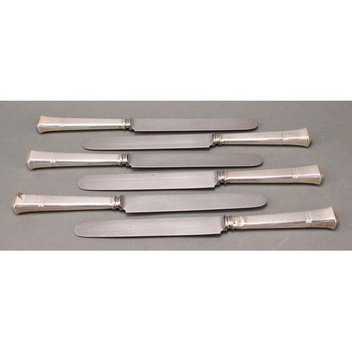 13 - Tiffany & Co - a set of six American silver Windham pattern table knives, 23.5cm long, the hafts mar... 