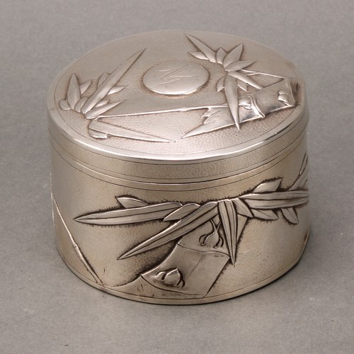 216 - A Chinese silver circular box and cover, chased with leafy bamboo, on a planished ground, 9cm diam, ... 